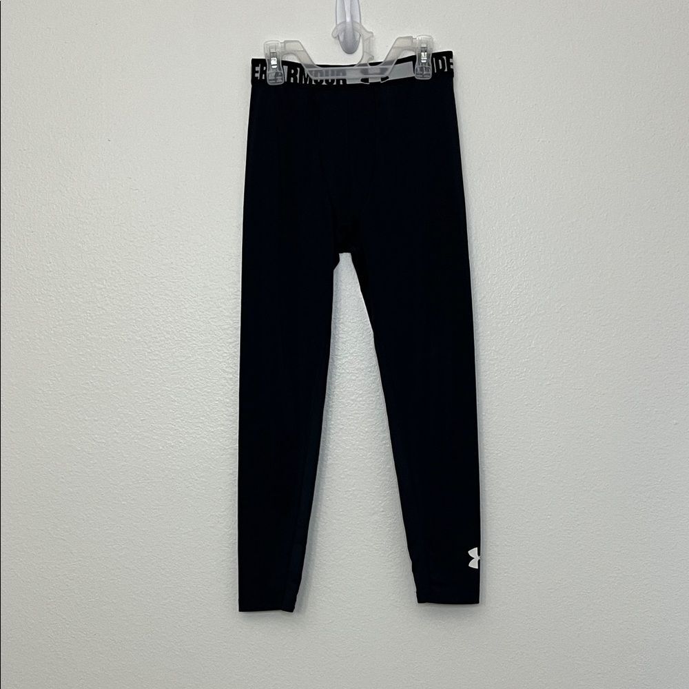 Under Armour Fitted Heat-gear YLG  UPF30+ protect this house
